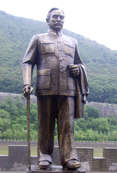 孙中山先生铸铜塑像